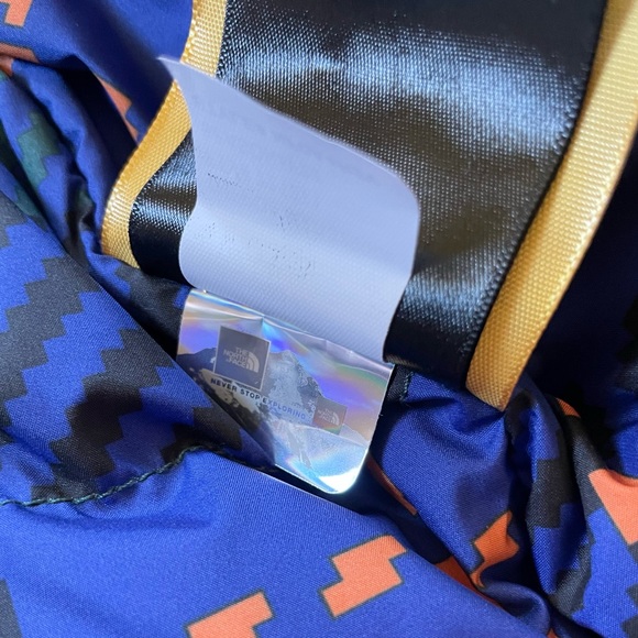 The North Face Women’s Arctic Parka Coat In Ponderosa Green - Picture 9 of 9